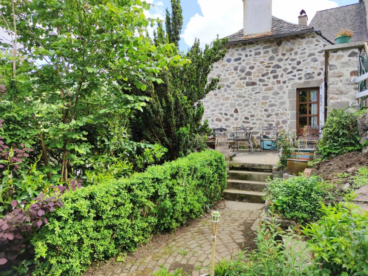 Maison Familiale Et Authentique Saint-Jacques-des-Blats Extérieur photo